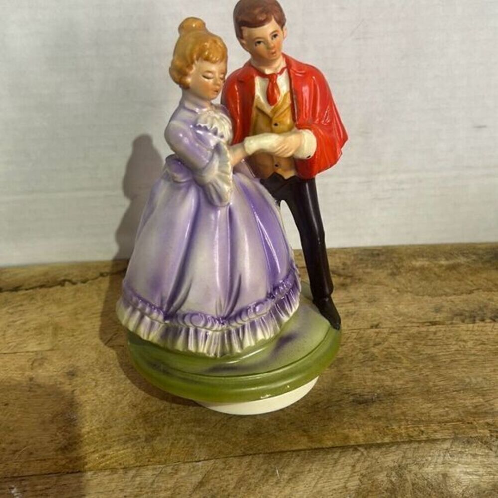 Vtg Sankyo Multicolor Porcelain Dancing Couple Rotating Musical Figurine 7.2"‎